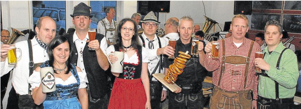 Im Feuerwehrhaus wurde statt eines Schlachtfests nun bayerisch gefeiert
