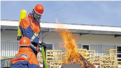 Auch ein Feuer bei einem Gewerbebetrieb musste bei der Übung von der Daadener Jugendwehr gelöscht werden.