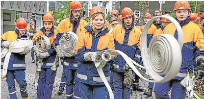 Die Kinder der Jugendfeuerwehr Daaden setzten mit der Aktion „Laufen statt Saufen“ ein Zeichen gegen den Alkoholmissbrauch.